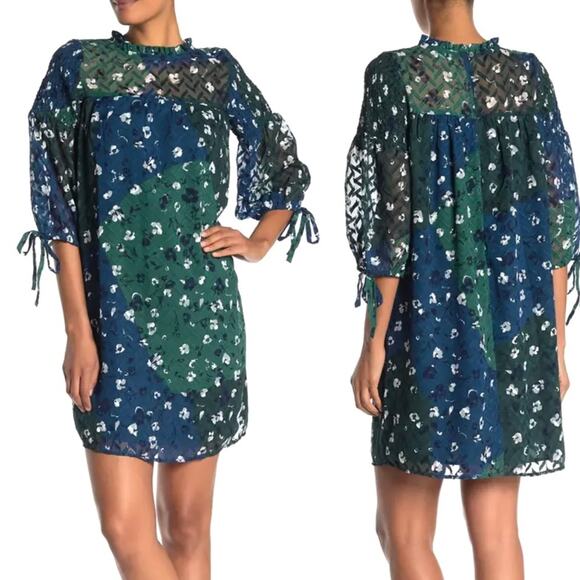 Susina Dresses & Skirts - Susina Floral Mock Neck Half Sleeve Textured Shift Dress Blue Women's Small $98